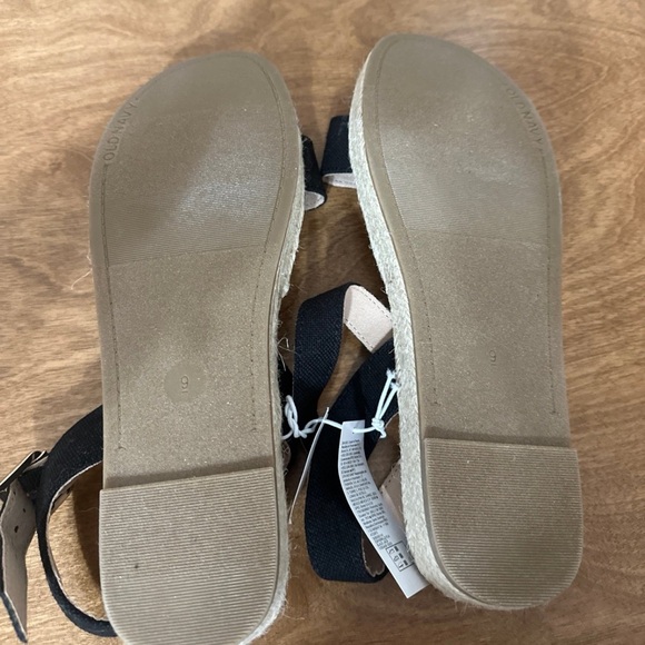 NWT Old Navy Women’s Sandals Size 9 - Picture 3 of 5
